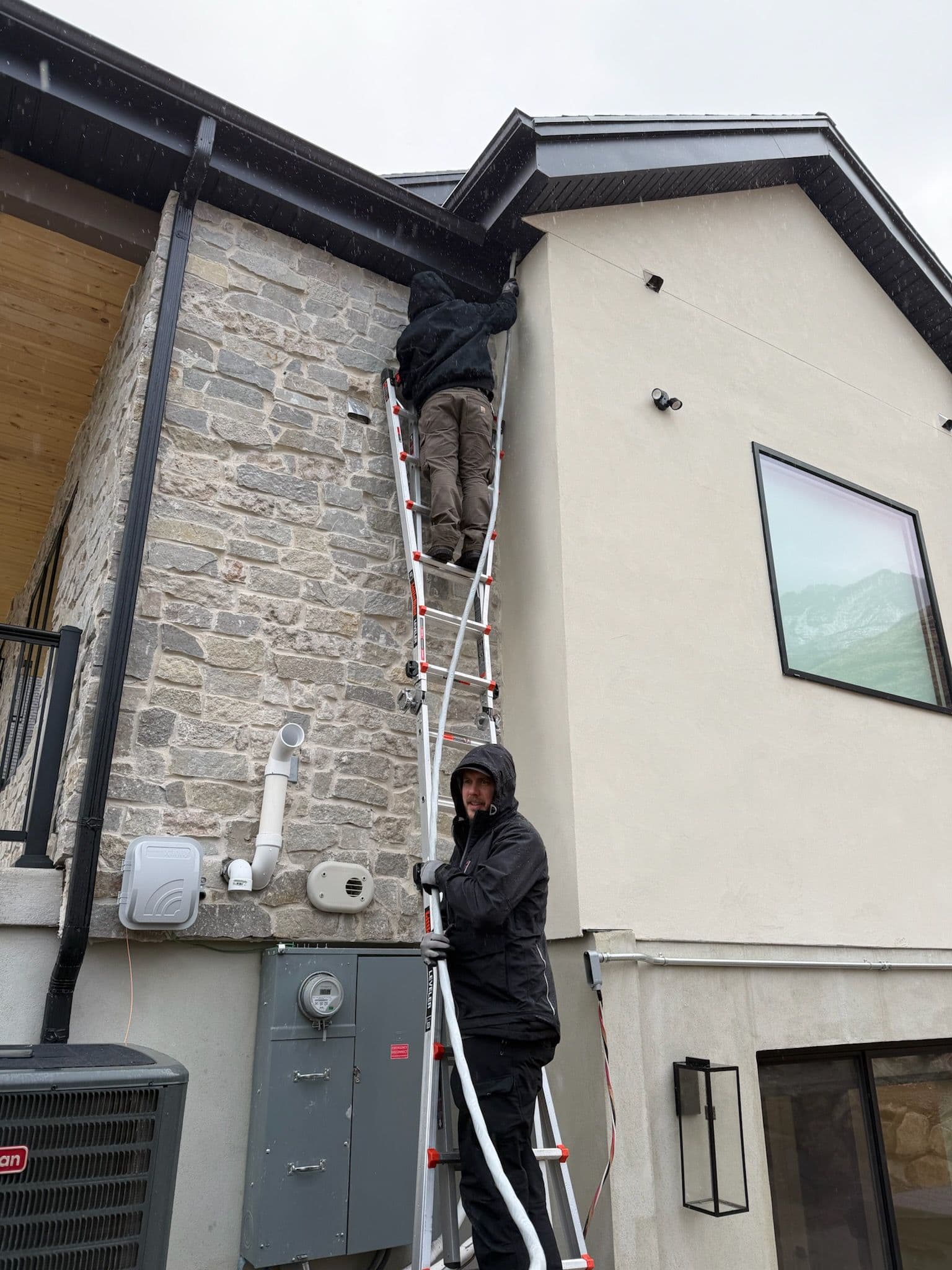 Project Ensuring Safety with Heat Cable in Alpine image